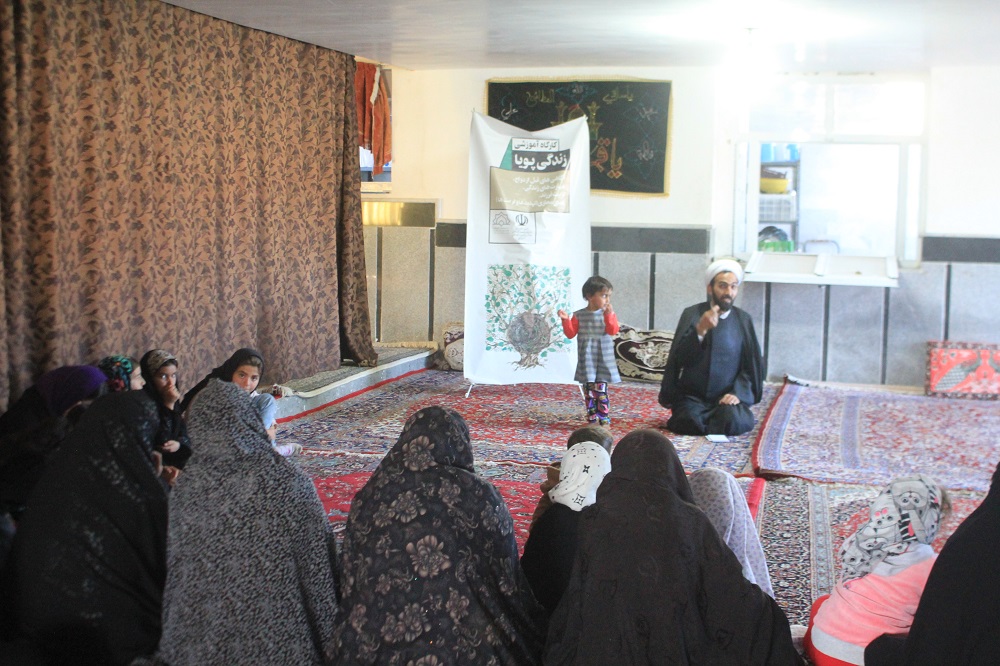 دوکانون مسجد روستايي در جاجرم، با "زندگي پويا" به استقبال 19 مهر رفت